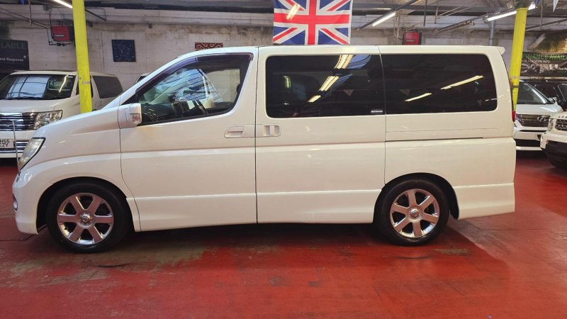 NISSAN ELGRAND