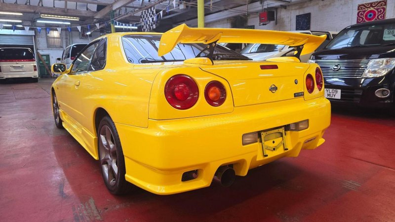 NISSAN SKYLINE