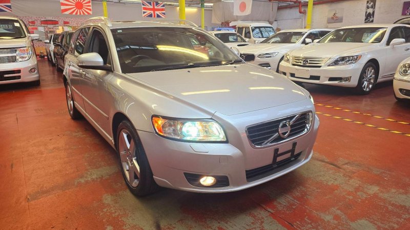 VOLVO V50