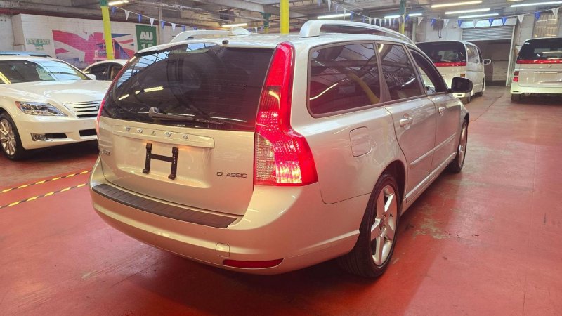 VOLVO V50