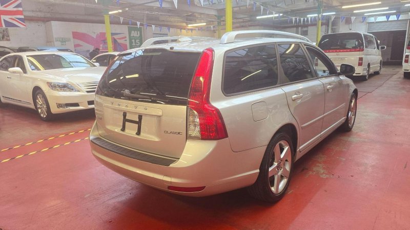 VOLVO V50