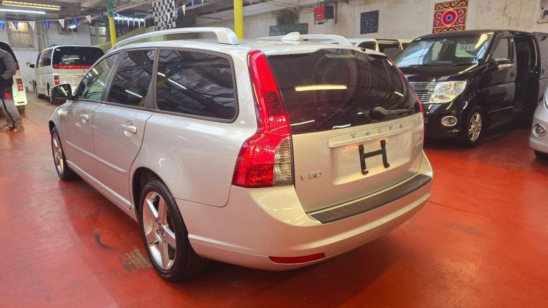 VOLVO V50