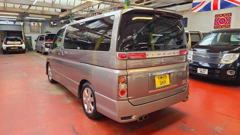 NISSAN ELGRAND