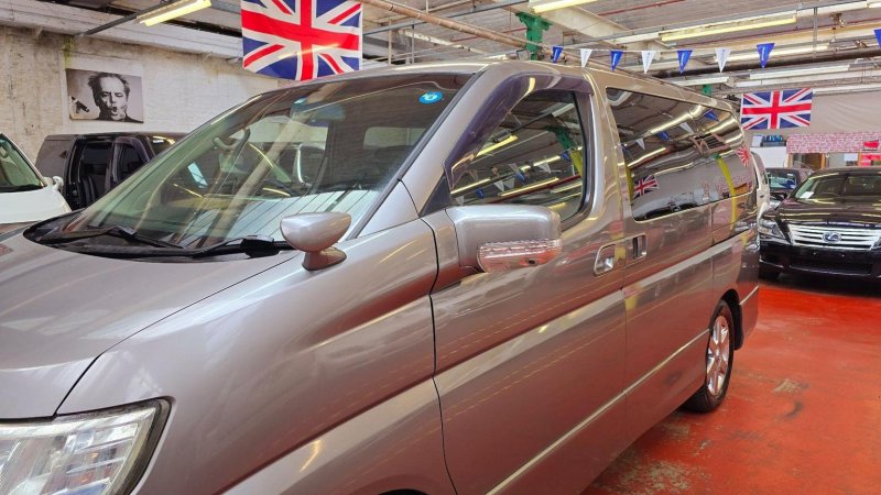 NISSAN ELGRAND
