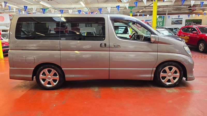 NISSAN ELGRAND