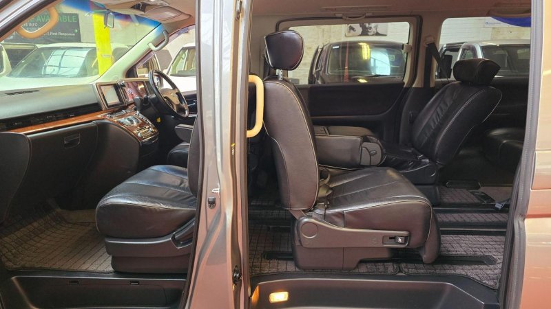 NISSAN ELGRAND