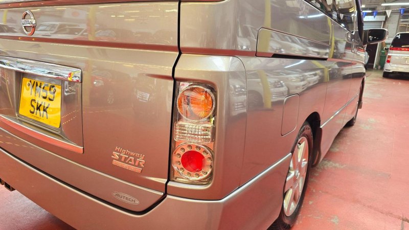 NISSAN ELGRAND