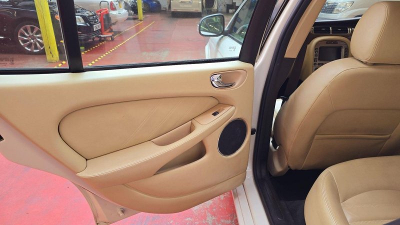 JAGUAR X-TYPE