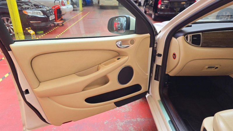 JAGUAR X-TYPE