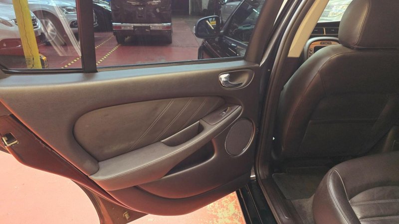 JAGUAR X-TYPE
