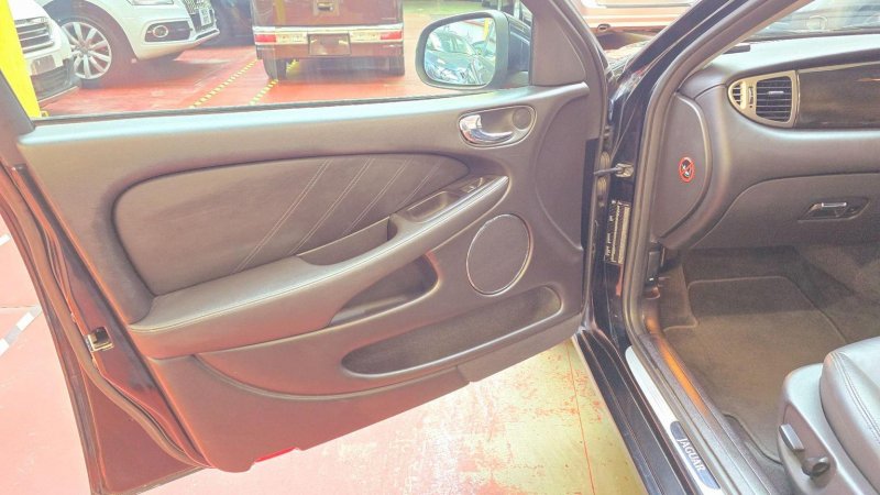 JAGUAR X-TYPE