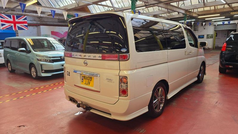 NISSAN ELGRAND