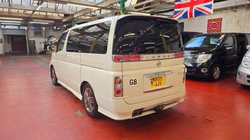 NISSAN ELGRAND