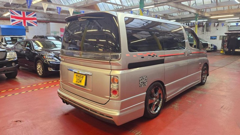 NISSAN ELGRAND