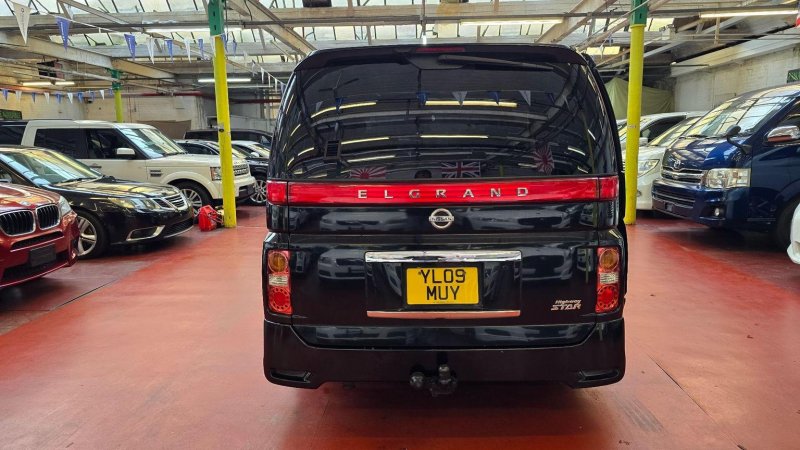 NISSAN ELGRAND