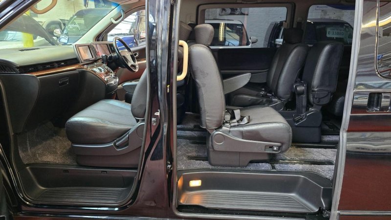 NISSAN ELGRAND