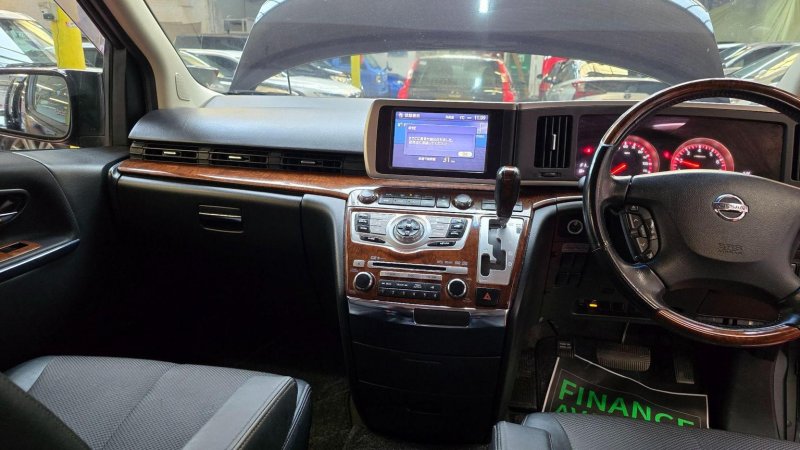 NISSAN ELGRAND