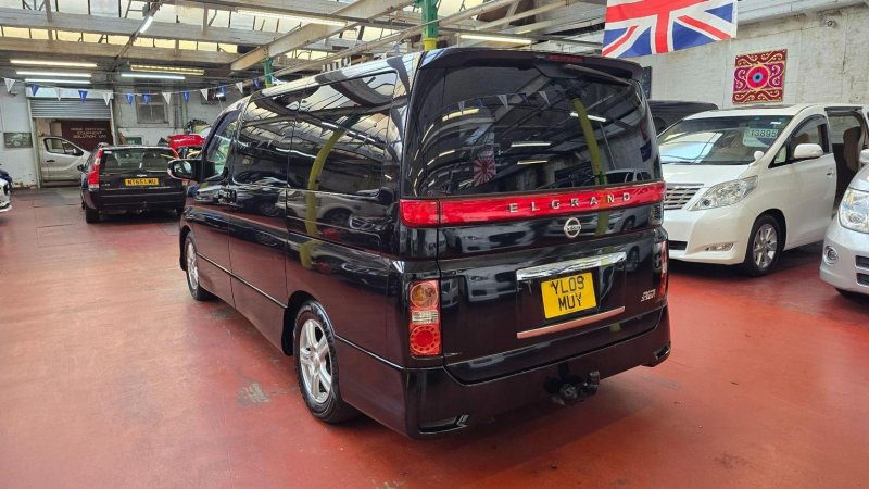 NISSAN ELGRAND