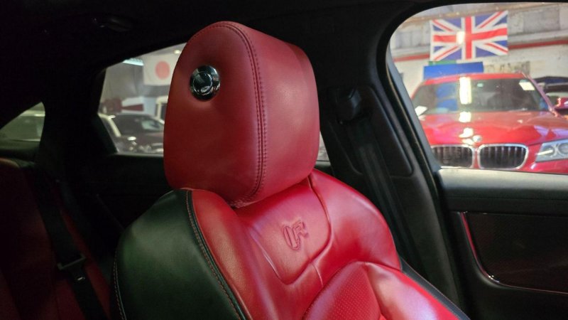 JAGUAR XJR