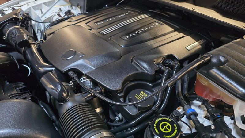JAGUAR XJR