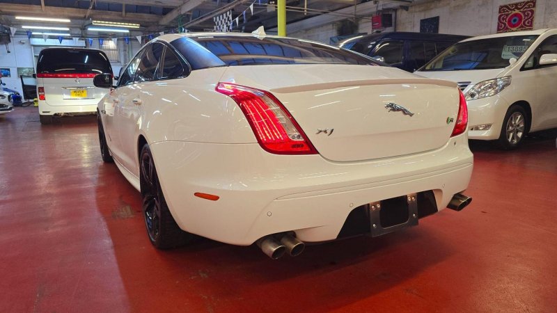 JAGUAR XJR