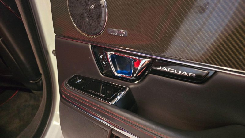 JAGUAR XJR