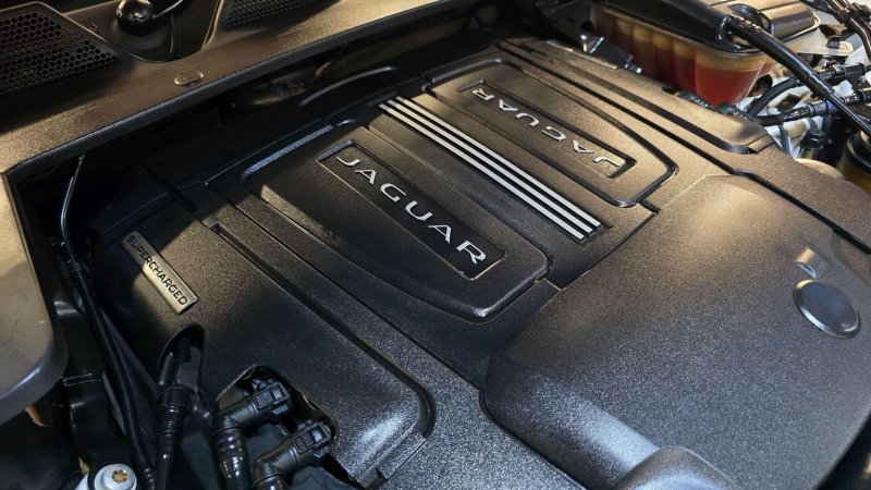 JAGUAR XJR