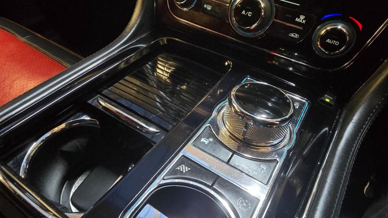 JAGUAR XJR