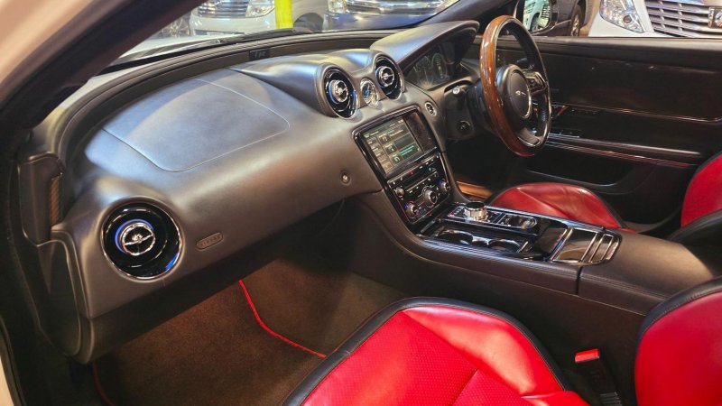 JAGUAR XJR