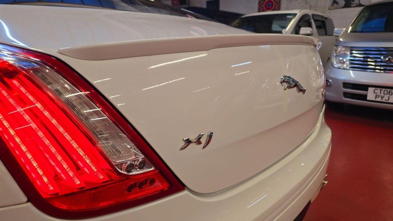 JAGUAR XJR