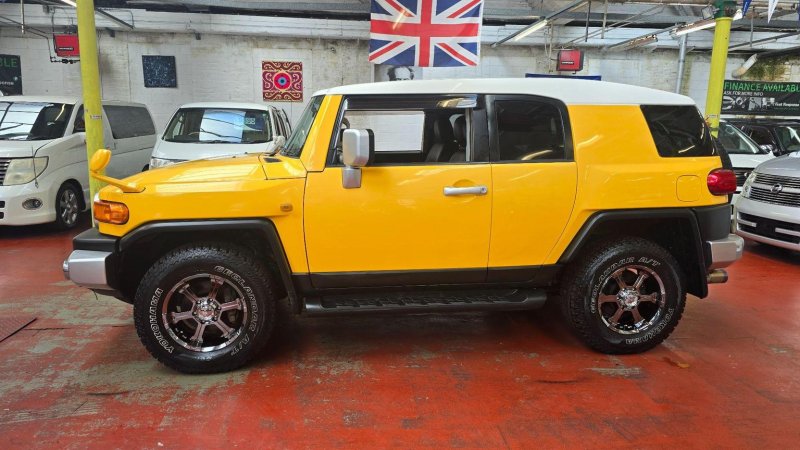 TOYOTA FJ CRUISER