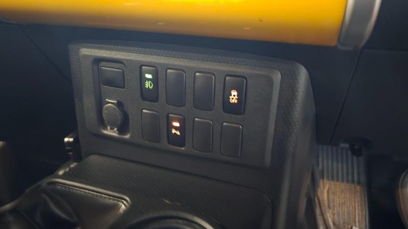 TOYOTA FJ CRUISER