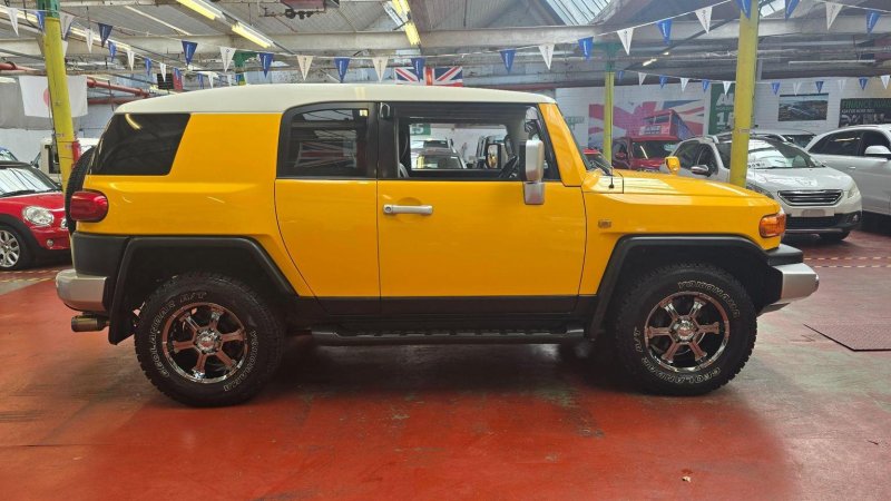 TOYOTA FJ CRUISER