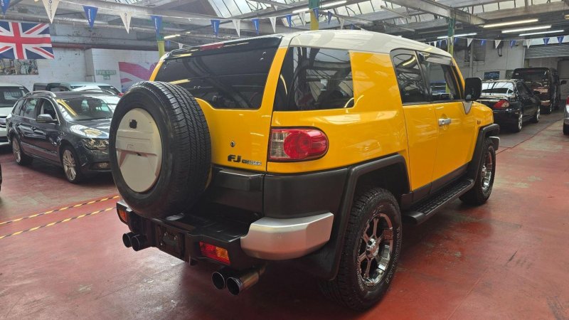 TOYOTA FJ CRUISER