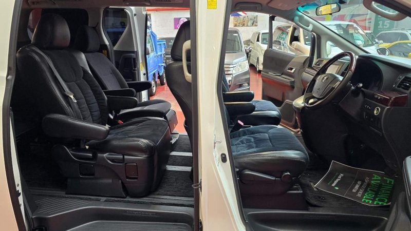 TOYOTA VELLFIRE