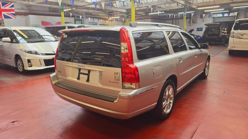 VOLVO V70