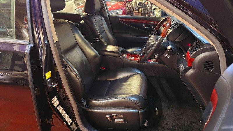 LEXUS LS