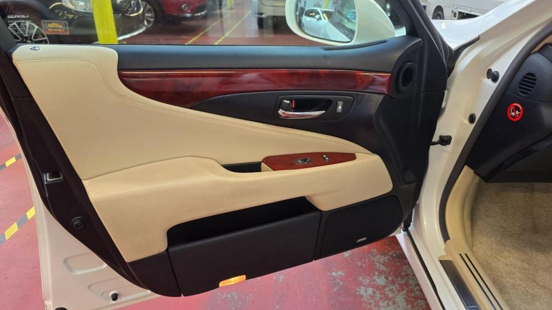 LEXUS LS