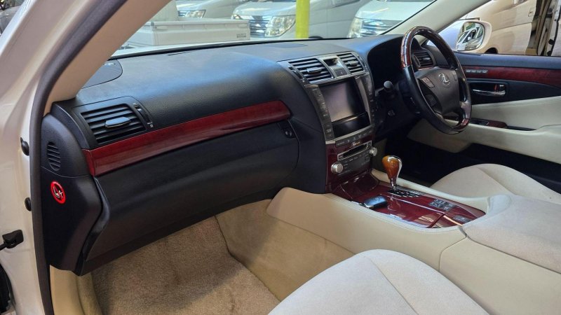 LEXUS LS