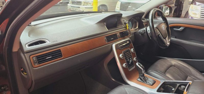 VOLVO V70