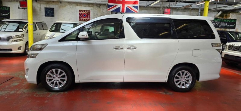 TOYOTA VELLFIRE