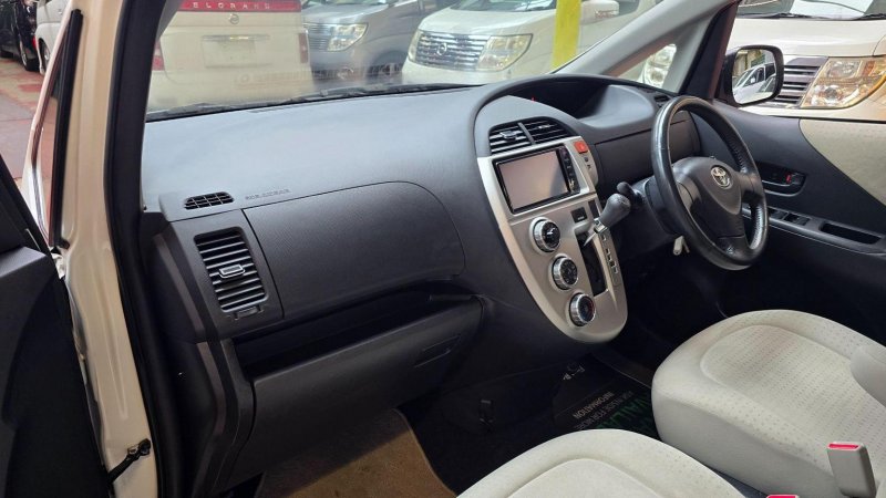 TOYOTA YARIS VERSO