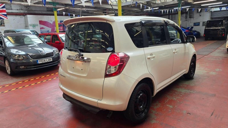 TOYOTA YARIS VERSO