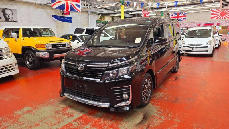 TOYOTA VOXY