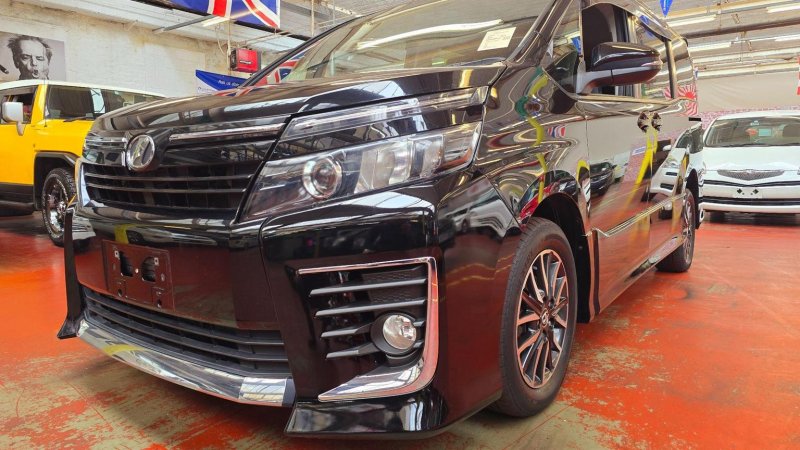 TOYOTA VOXY