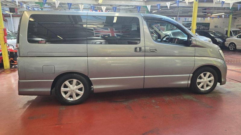 NISSAN ELGRAND