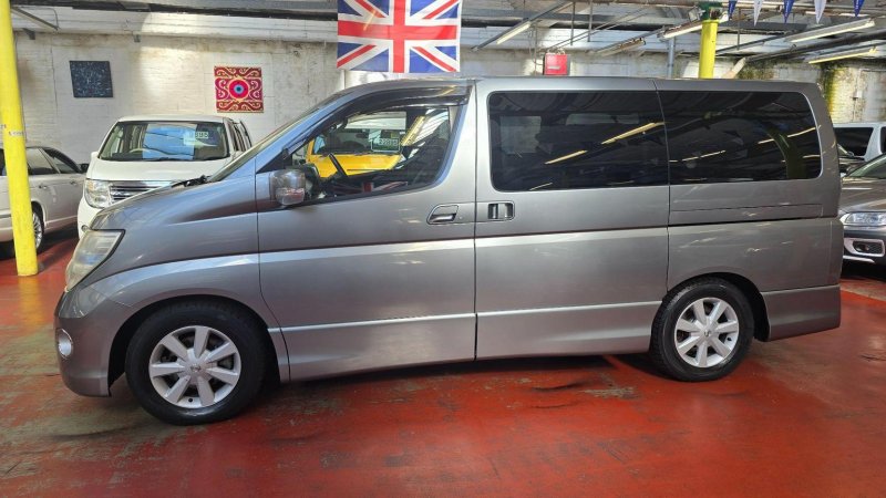 NISSAN ELGRAND