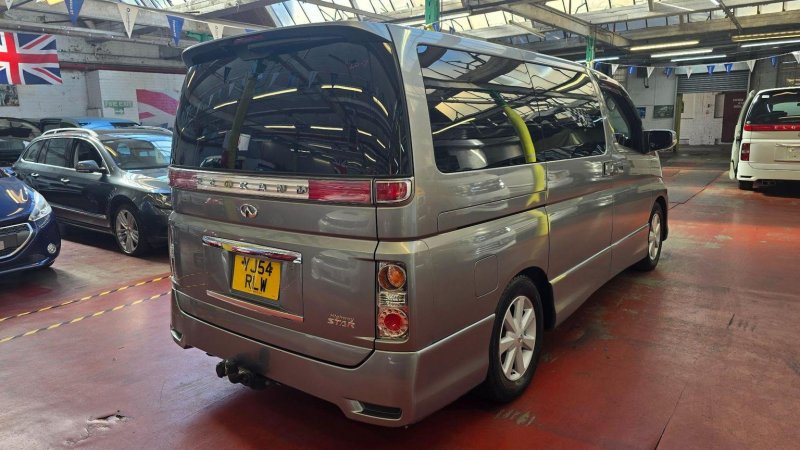 NISSAN ELGRAND