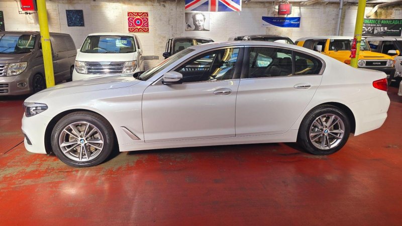 BMW 5 SERIES