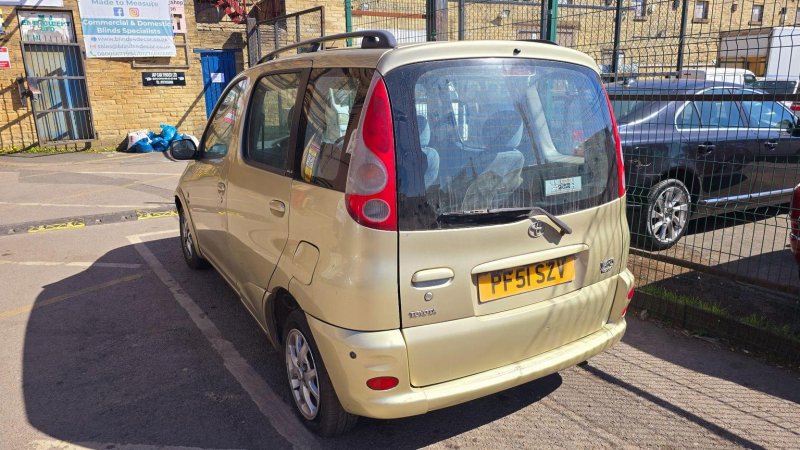 TOYOTA YARIS VERSO
